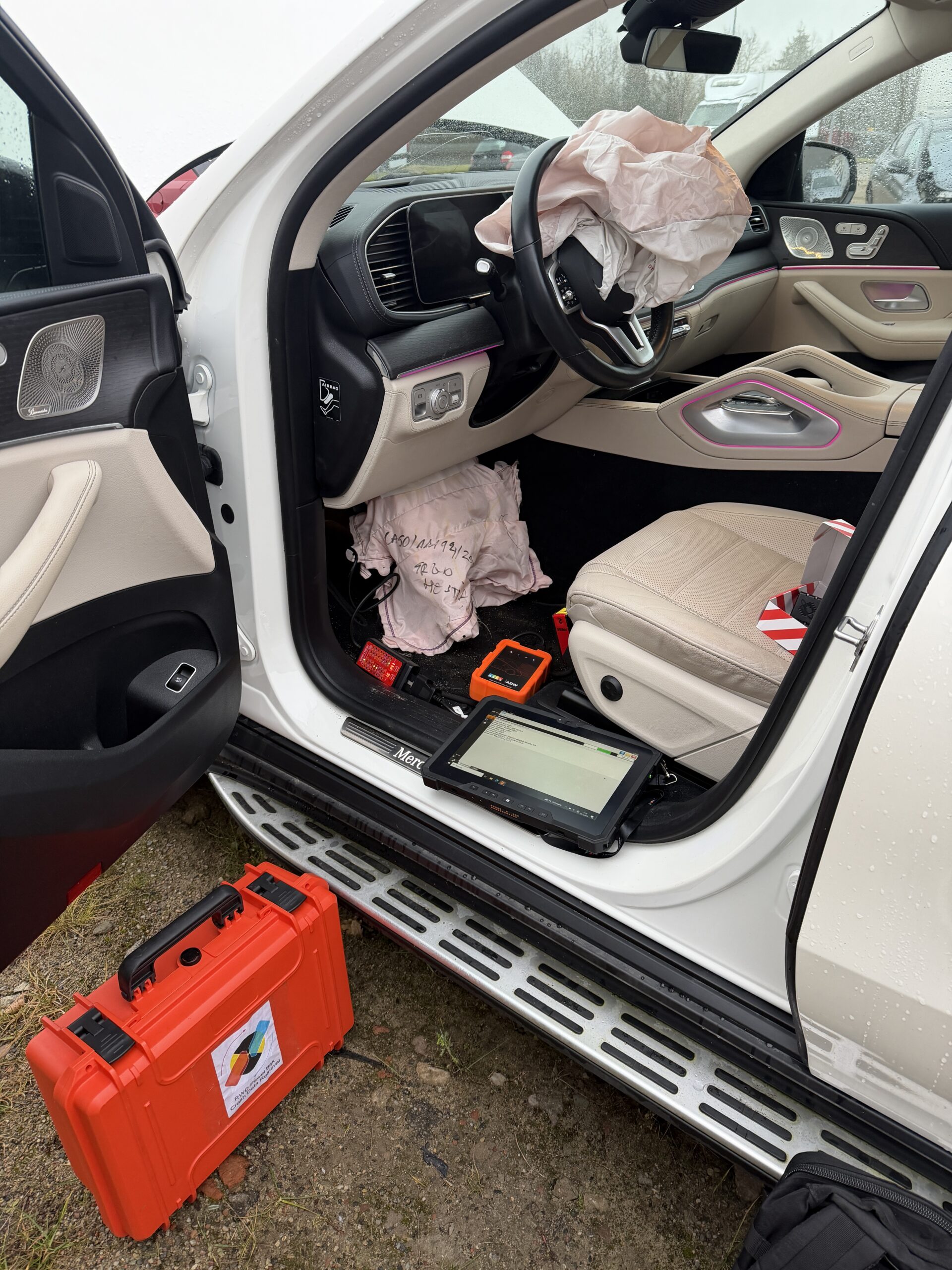 Profesjonalny interfejs diagnostyczny do odczytu danych EDR z pojazdów Mercedes